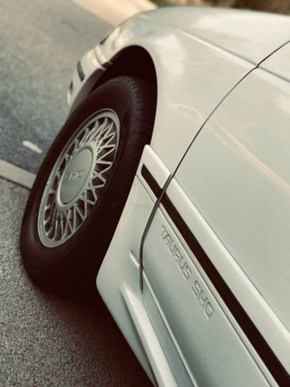 Illustration for article titled At $3,900, Does This 1990 Ford Taurus Mean it’s SHO Time?